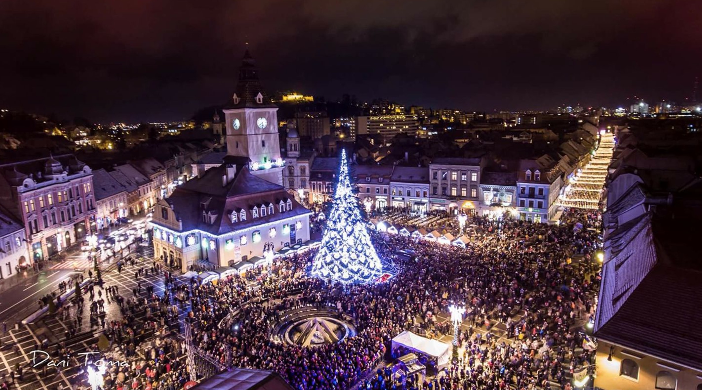 S-a deschis Târgul de Crăciun din Brașov