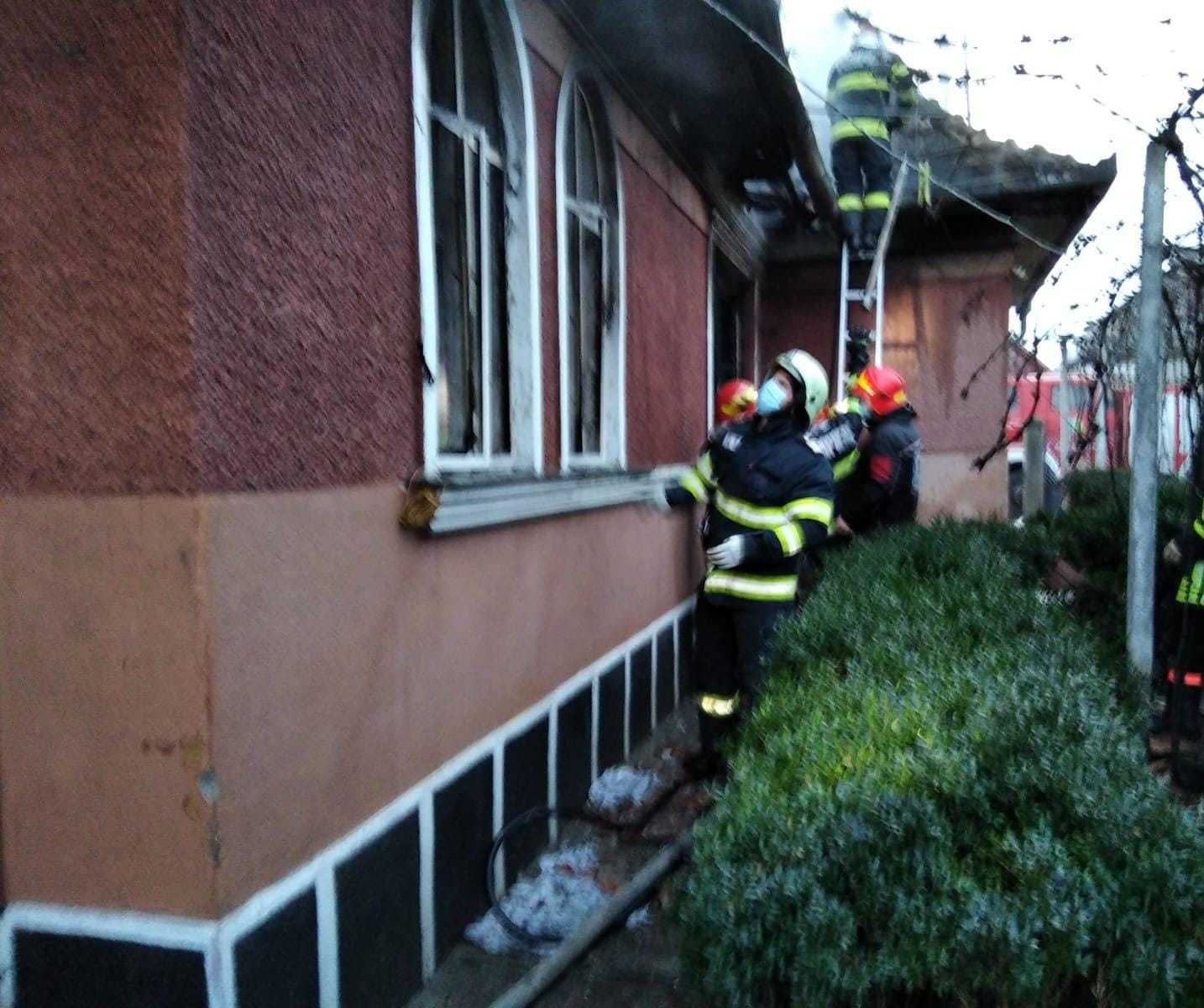Explozie într-o casă din Câmpia Turzii. O femeie a murit