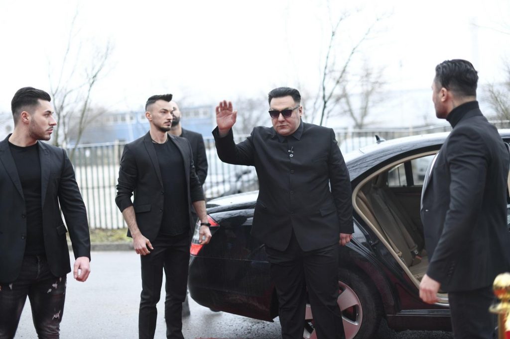 Kim Jong Un face un roast istoric în sezonul 10 pe scena iUmor, duminică, la Antena 1, de la ora 20.00