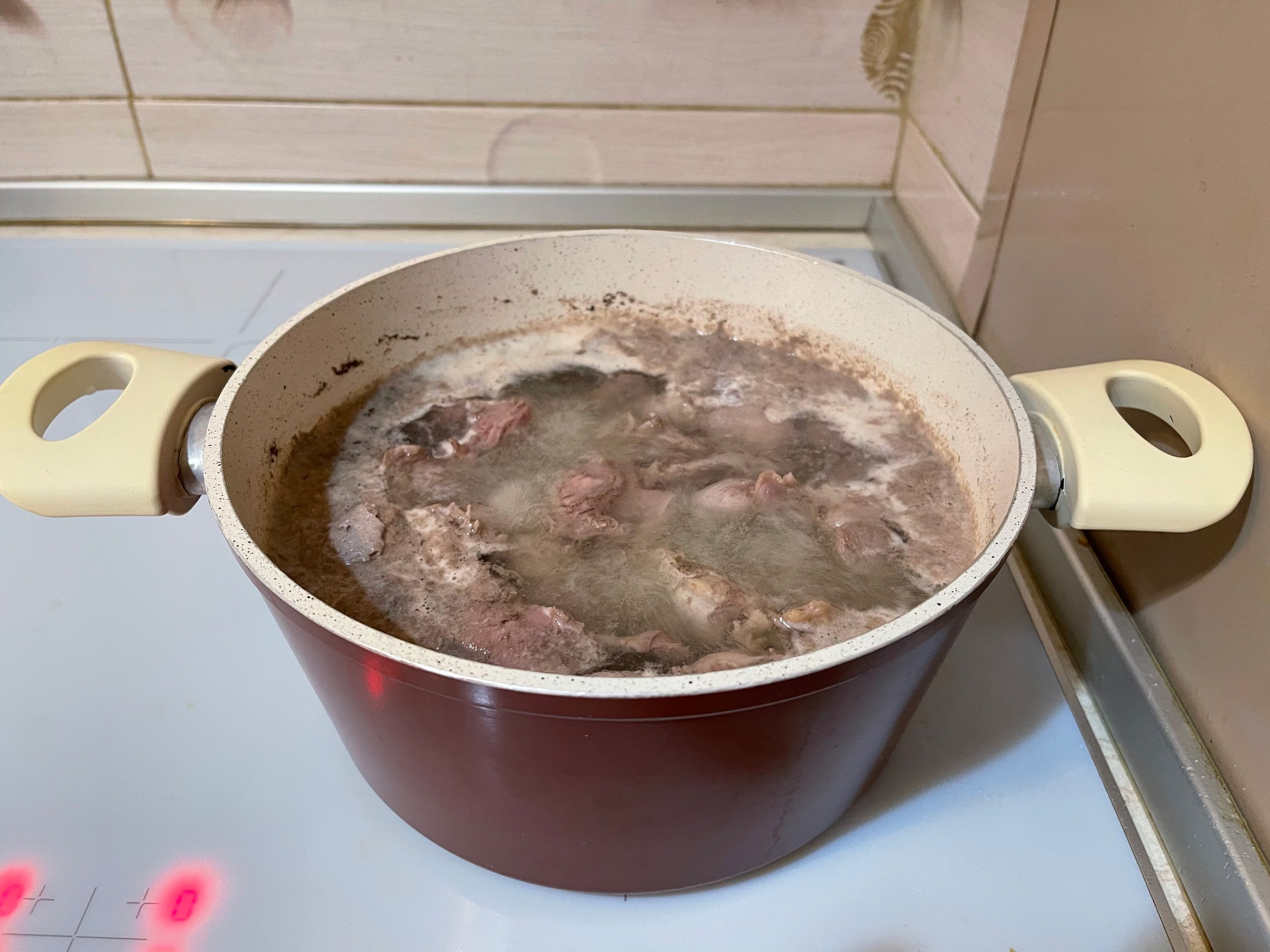 Cum se fierbe corect carnea de pui. Cum scapi de spumă la supă sau mâncăruri