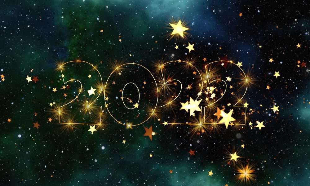 Tradiții de Revelion 2022 - un bărbat trebuie să calce primul pragul casei de Anul Nou