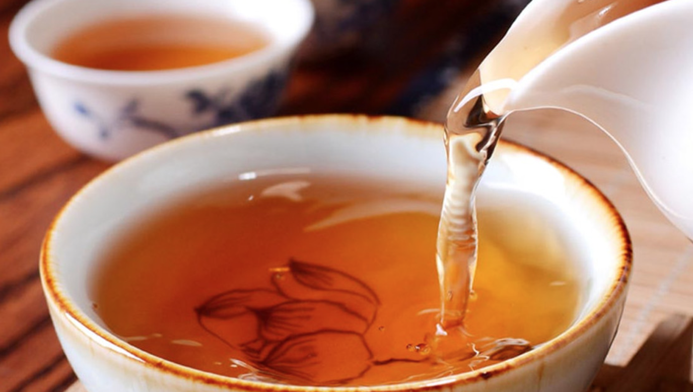 Iata cum se prepara ceaiul care ajuta la tratarea ficatului gras – O cana pe zi este suficienta
