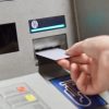 Anunț pentru cei care retrag cash de la bancomat! Toți cei care au bani pe card trebuie să știe