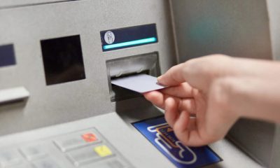 Anunț pentru cei care retrag cash de la bancomat! Toți cei care au bani pe card trebuie să știe