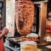 N-o să mai mânânci de fapt kebab și shaorma niciodată. Ce se întâmplă de fapt cu carnea rămasă la final de zi. Dezgustător