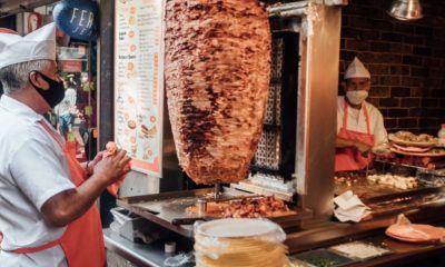 N-o să mai mânânci de fapt kebab și shaorma niciodată. Ce se întâmplă de fapt cu carnea rămasă la final de zi. Dezgustător