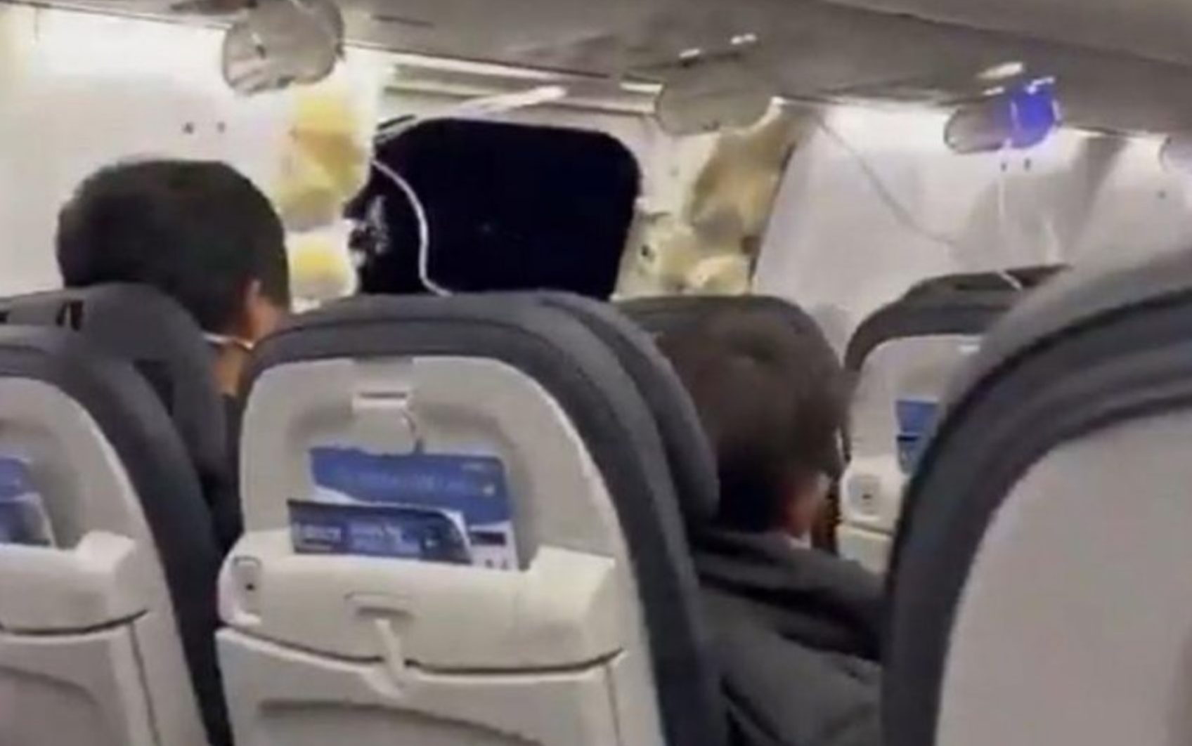 Ușa unui avion cu 177 de pasageri s-a desprins în aer! Starea pasagerilor