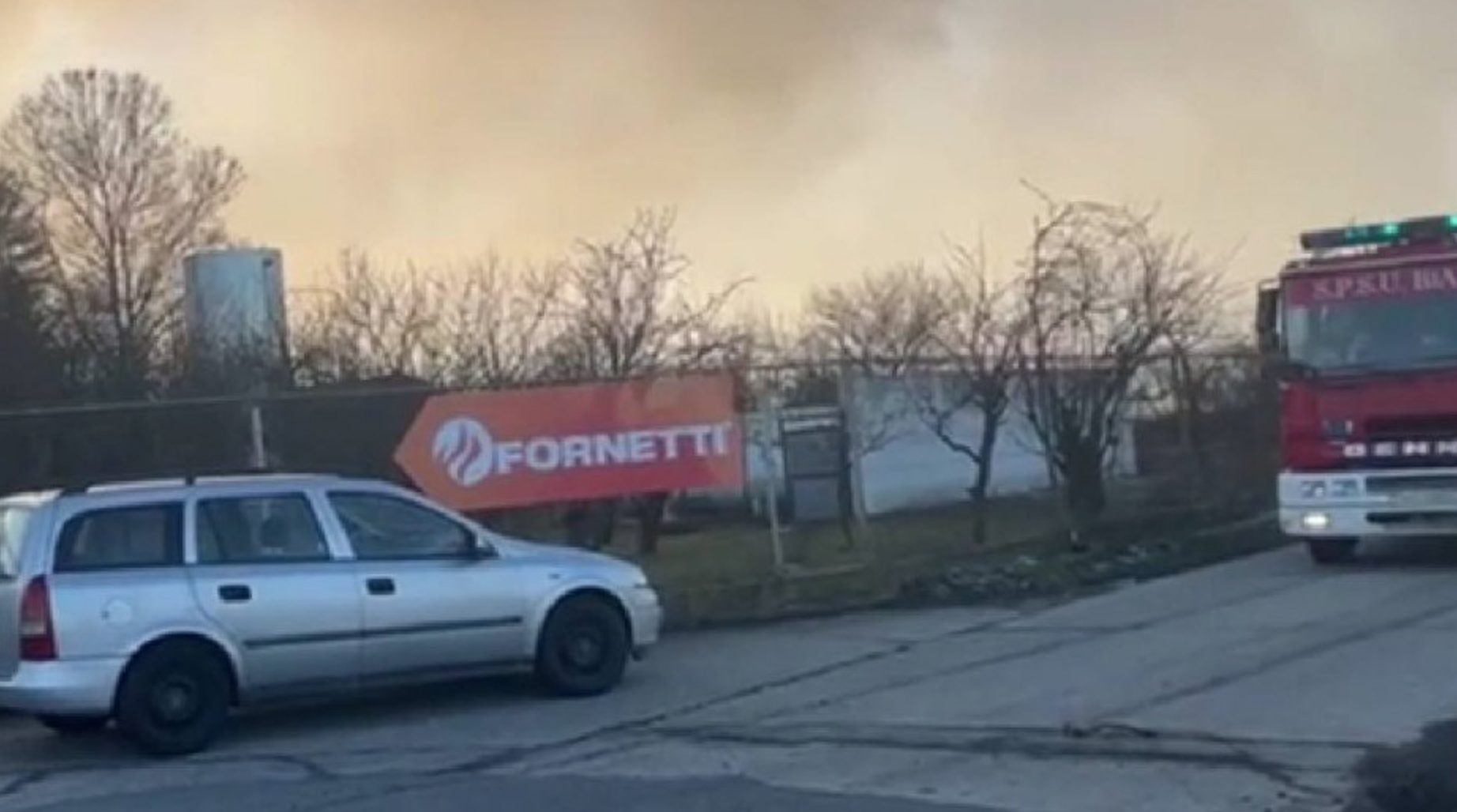 Incendiu puternic! Închideți urgent geamurile și evitați zona