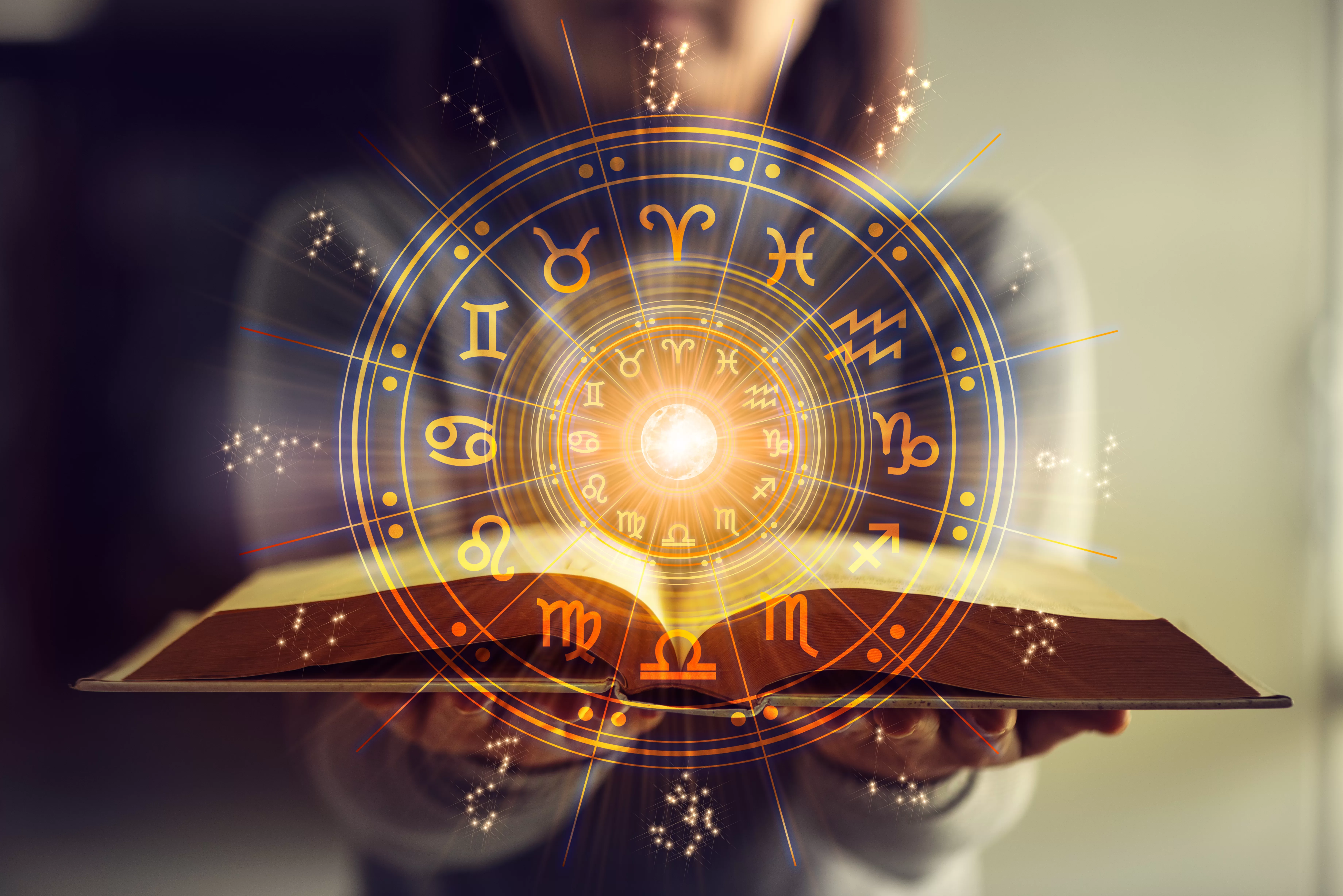 Horoscop septembrie 2025. Cine va da lovitura în această lună pe toate planurile