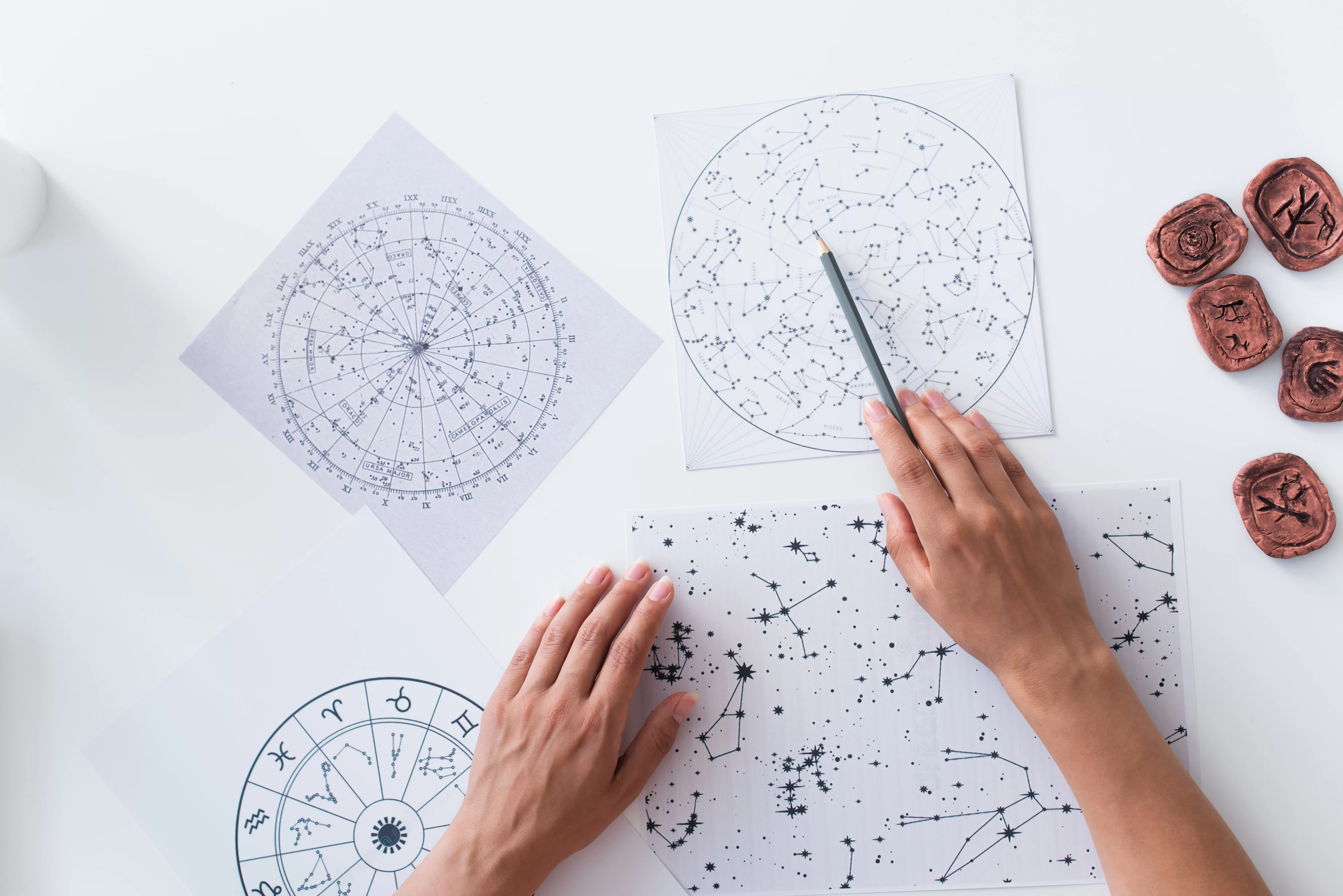 Zodiile protejate de Univers: acești nativi scapă de necazuri și atrag miracole